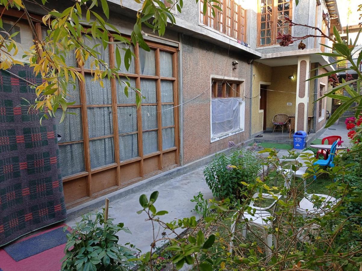 Julay Guest House Leh Exterior photo