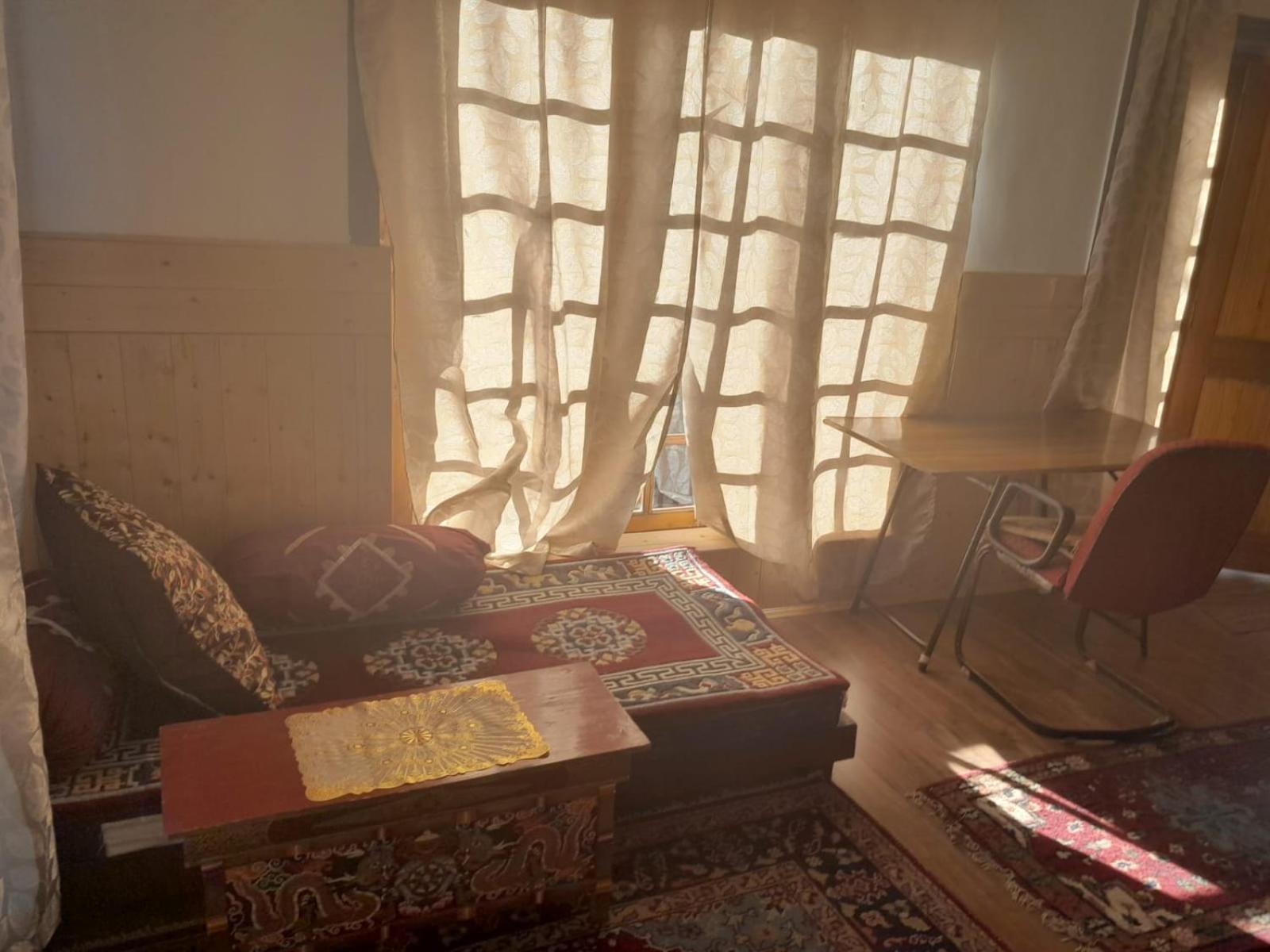 Julay Guest House Leh Exterior photo